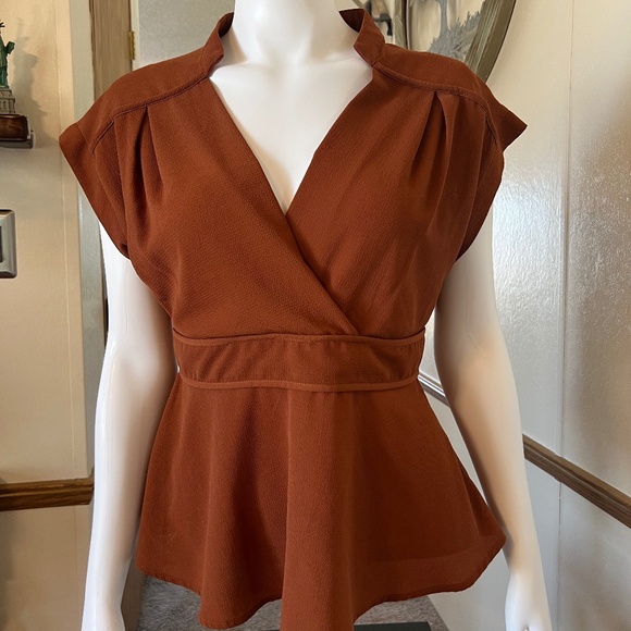 Monteau Los Angeles Cinched Waist Blouse Top in Burnt Orange - Picture 1 of 5